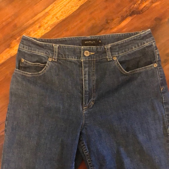 Womyn  blue jeans - Picture 2 of 5